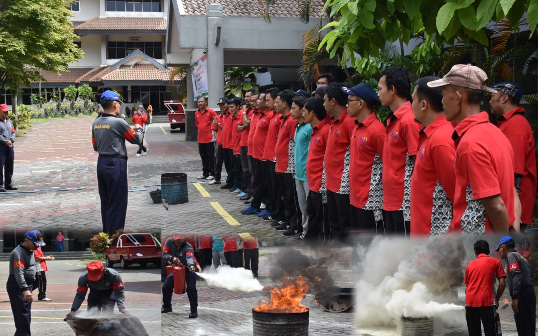 Pelatihan Penanggulangan Kebakaran Oleh DAMKAR Kota Malang Di FMIPA UM