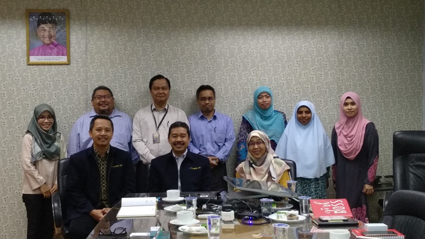 Sesi foto bersama dengan dosen faculty of science University of Malaya