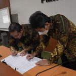 Penandatanganan Kontrak Kinerja Ketua Jurusan Matematika dengan Dekan FMIPA