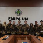 Foto bersama Dekanat dan Ketua Jurusan dan Ketua Prodi