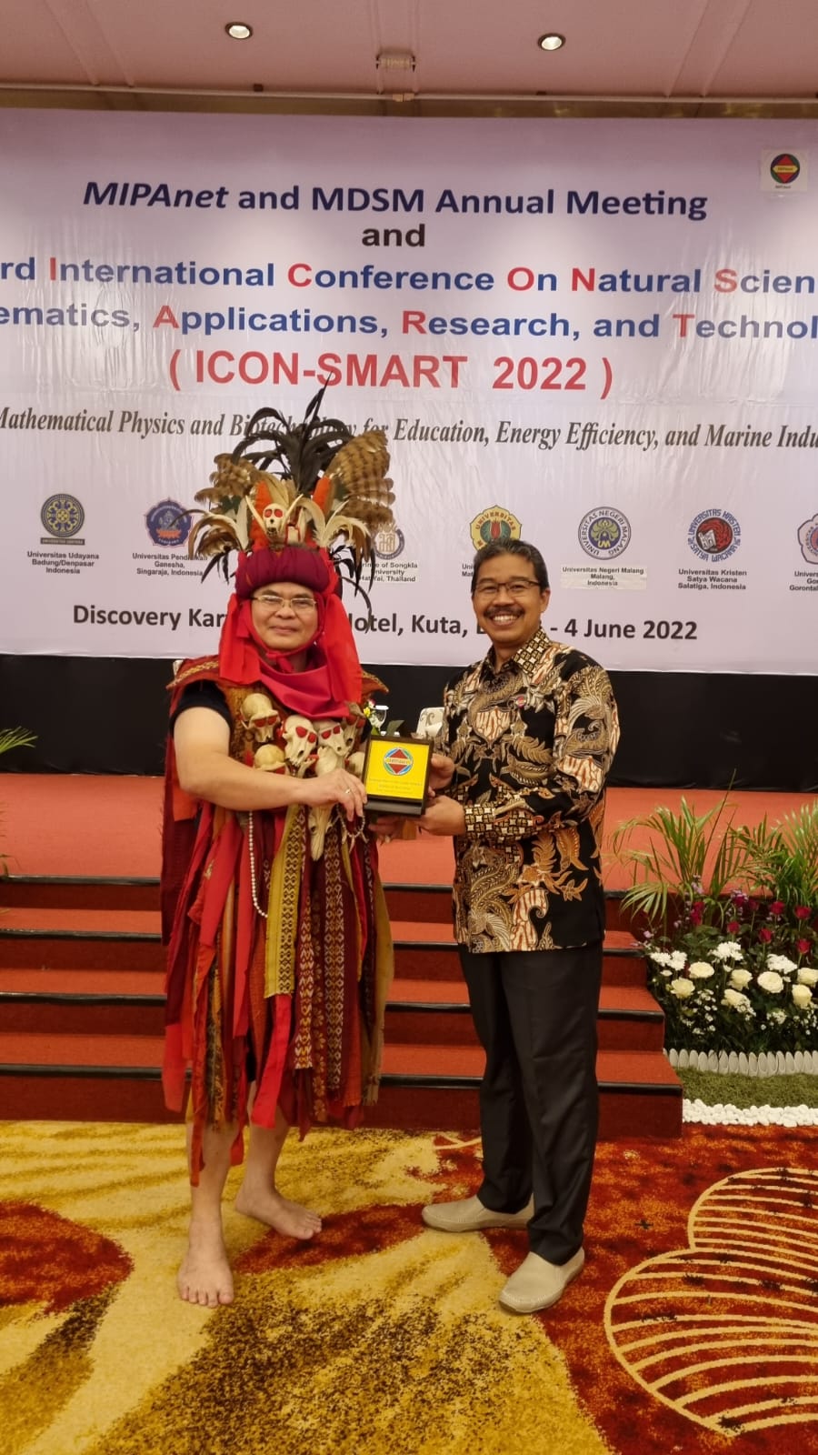 Dekan FMIPA UM menjadi Keynote Speaker di ICON-SMART