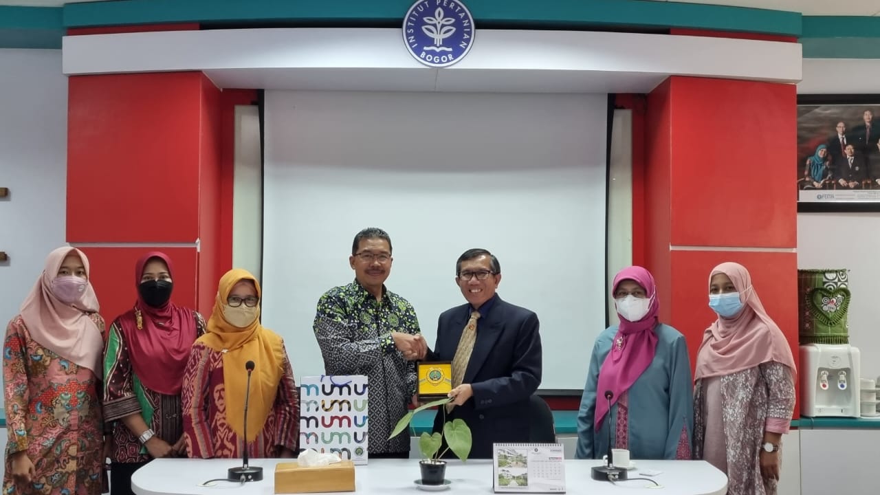 Benchmarking Kurikulum Prodi Gizi UM Ke Departemen Gizi Masyarakat FEMA IPB