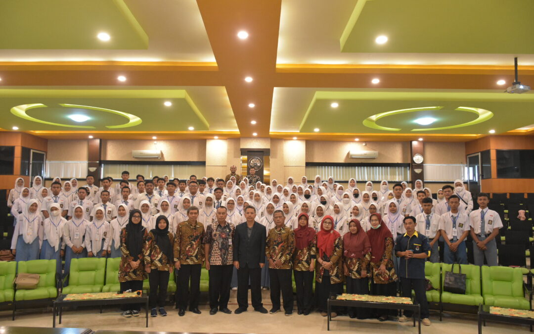 Calon Ilmuwan Muda SMA N Bandar Kedung Mulyo Jombang ramaikan Aula FMIPA UM