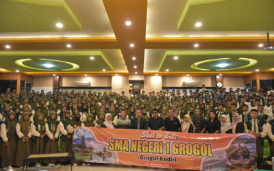 SMA N 1 Grogol Hijaukan Aula FMIPA