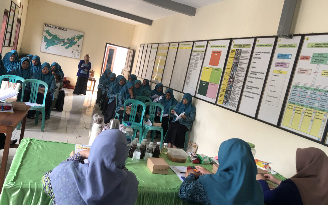 BIOTECHNOLOGY STUDY PROGRAM, FMIPA UM TRAINS IN MAKING KOMBUFEE DRINKS FROM COFFEE BEANS TO SUPPORT SDGs 3, 7, 8, and 15