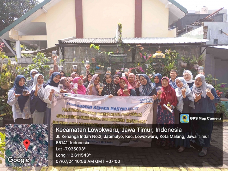 Tim Pengmas Biologi UM Latih Pembuatan Aged Garlic dari Bawang Putih Tunggal untuk Mencegah Hipertensi dan Meningkatkan Ekonomi Masyarakat