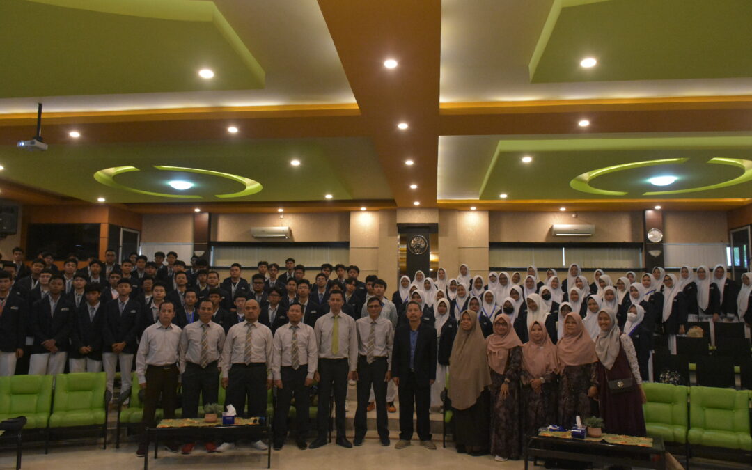 SMA Islam Darussalam Kota Bekasi Berkunjung ke FMIPA UM