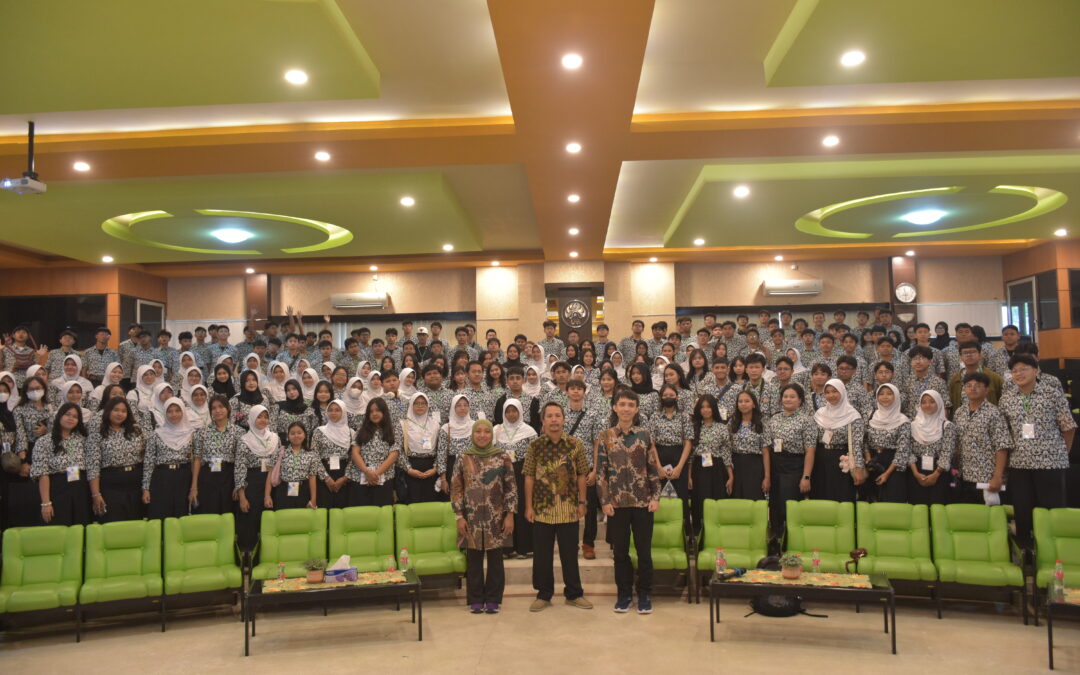 SMA Negeri 2 Kota Tangerang Berkunjung ke FMIPA UM