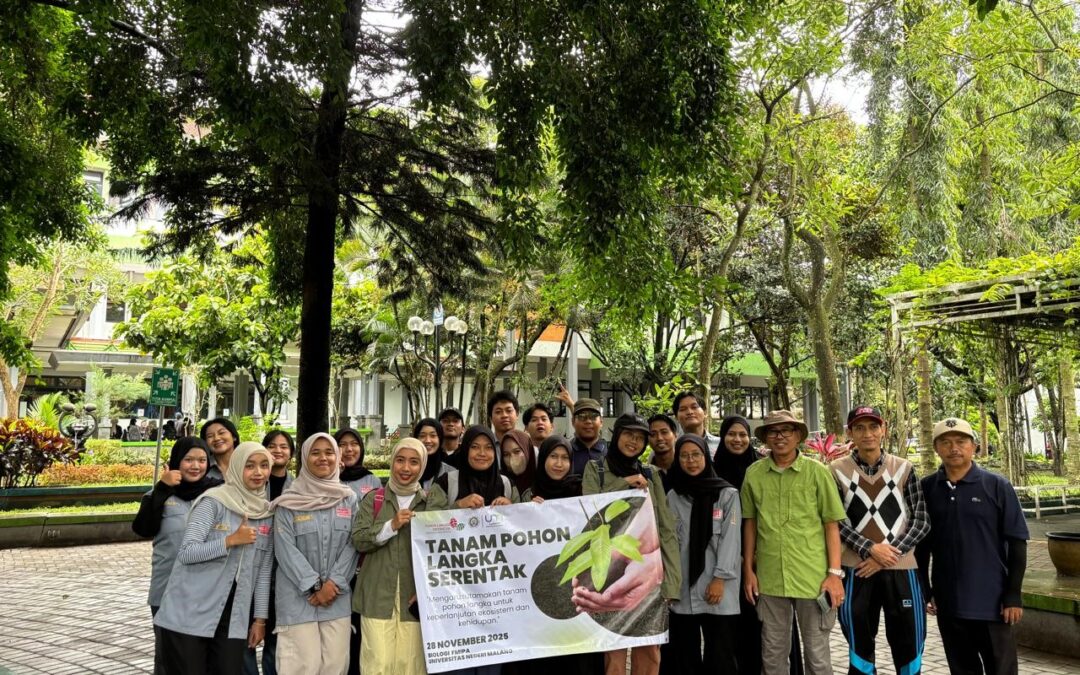 Wujudkan Kampus Hijau, UM Tanam Pohon-Pohon Langka pada Hari Menanam Pohon